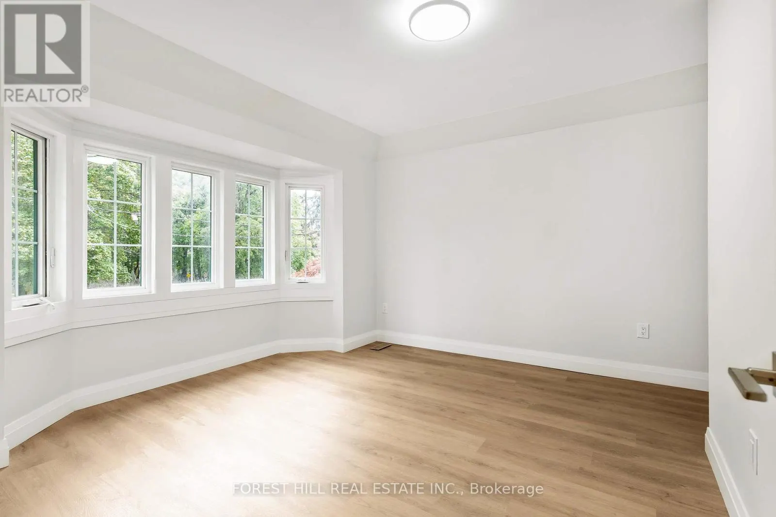 UPPER - 116 MANOR ROAD E