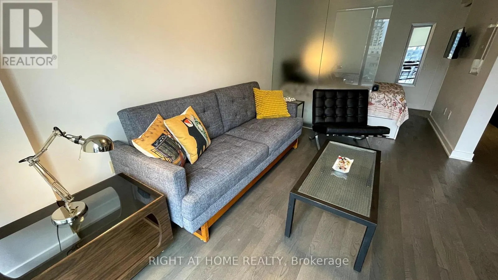 729 - 629 KING STREET W