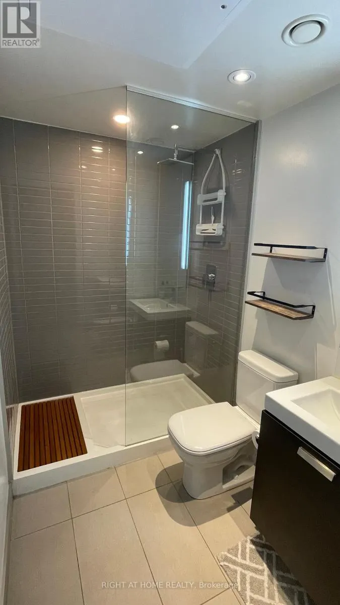 729 - 629 KING STREET W