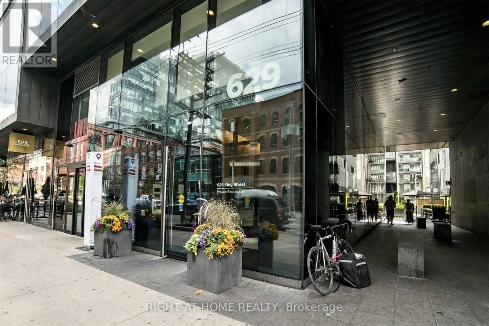 729 - 629 KING STREET W