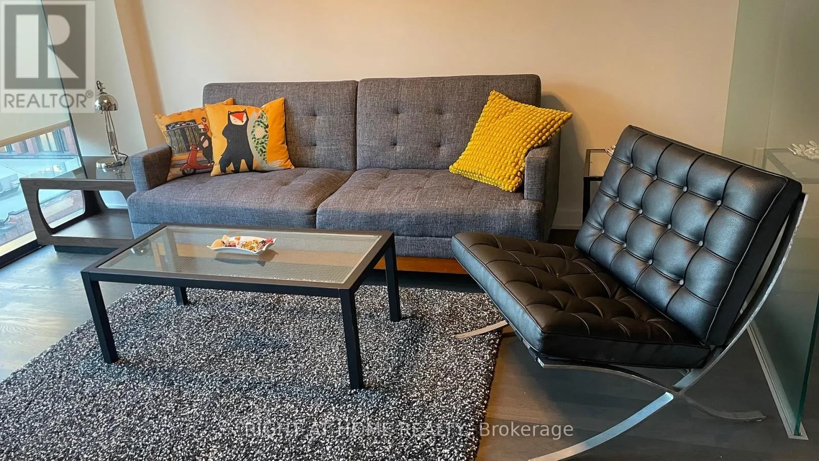 729 - 629 KING STREET W