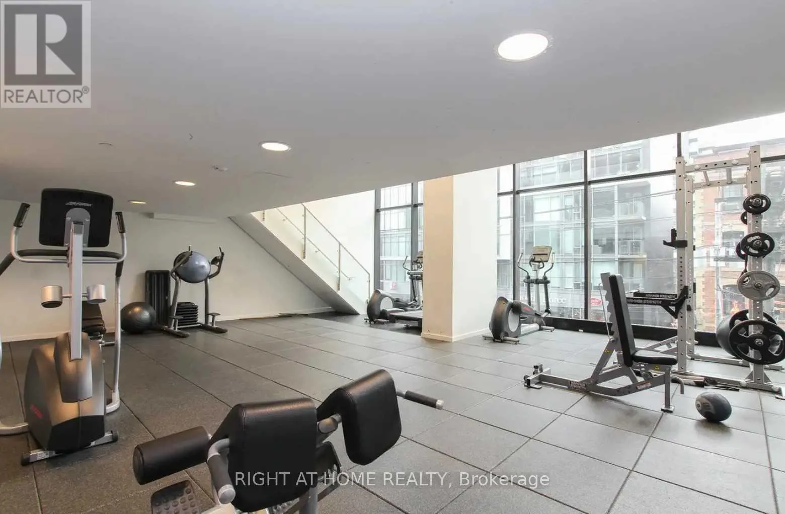 729 - 629 KING STREET W