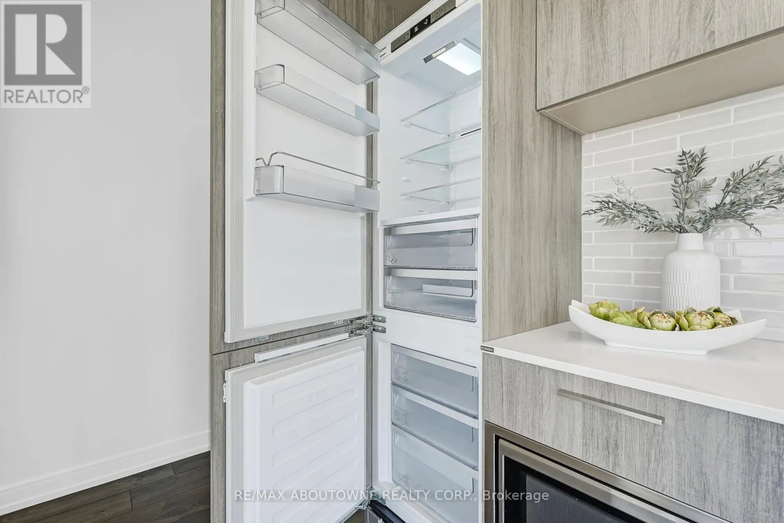 1802 - 3 GLOUCESTER STREET