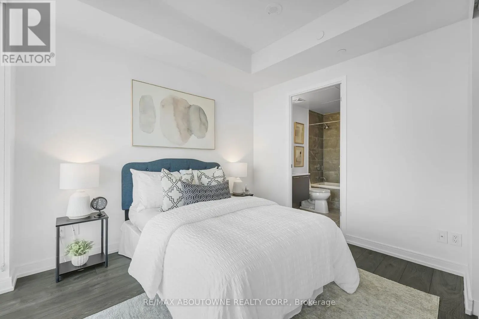 1802 - 3 GLOUCESTER STREET