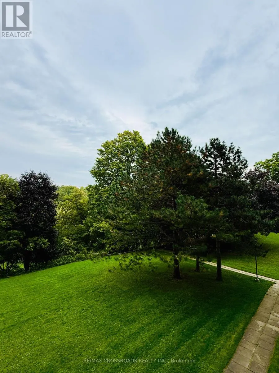 202 - 20 EDGECLIFF GOLFWAY