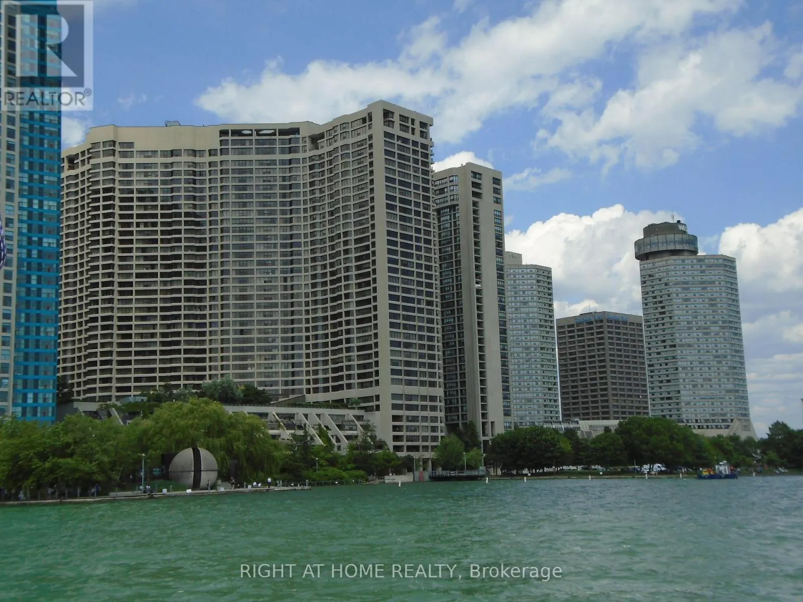 3007 - 65 HARBOUR SQUARE