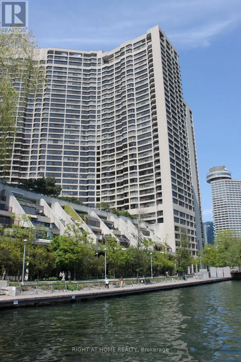 3007 - 65 HARBOUR SQUARE
