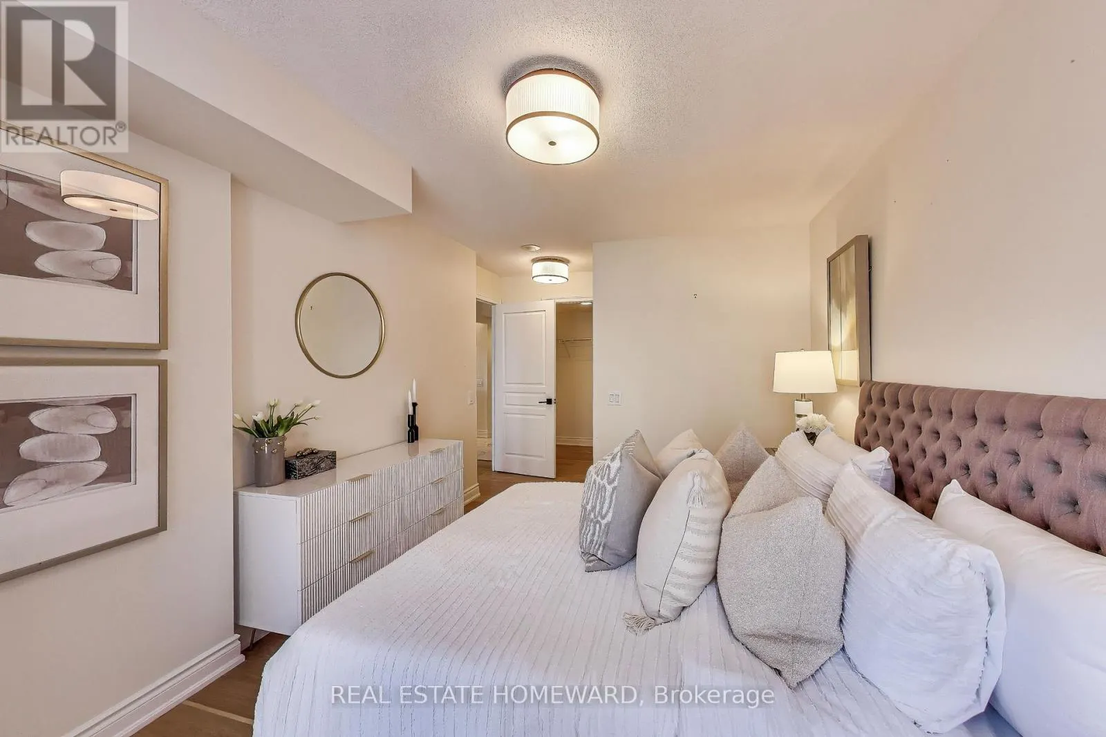 411 - 5 NORTHTOWN WAY