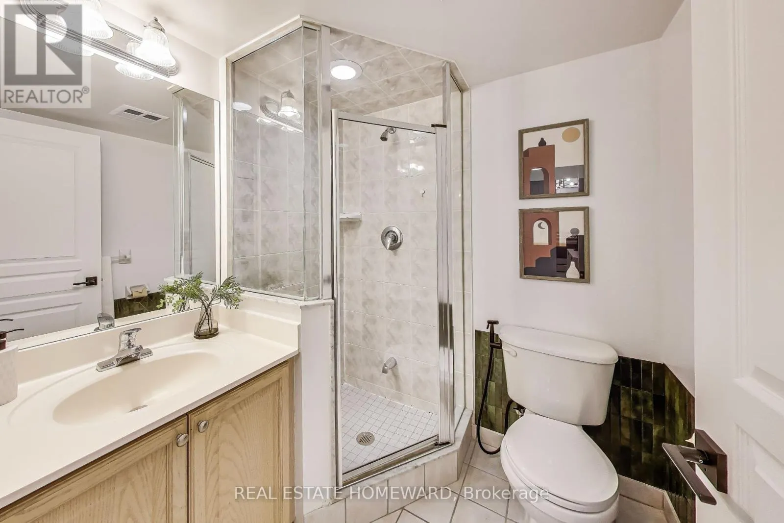 411 - 5 NORTHTOWN WAY