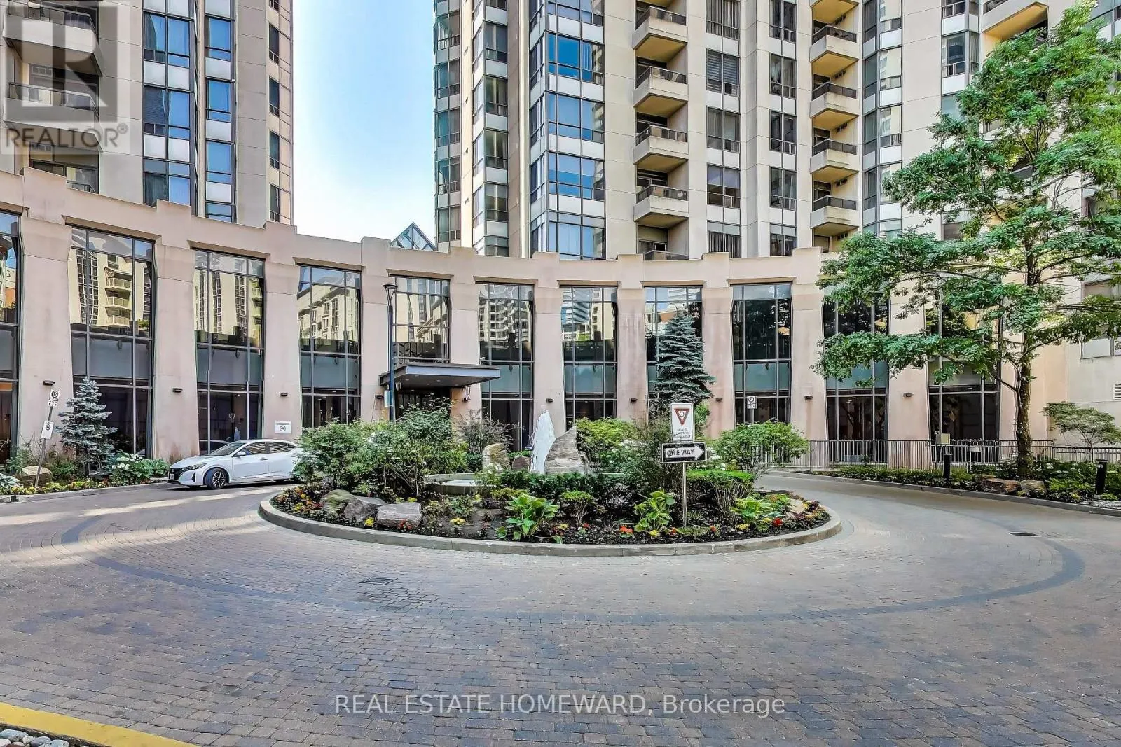 411 - 5 NORTHTOWN WAY
