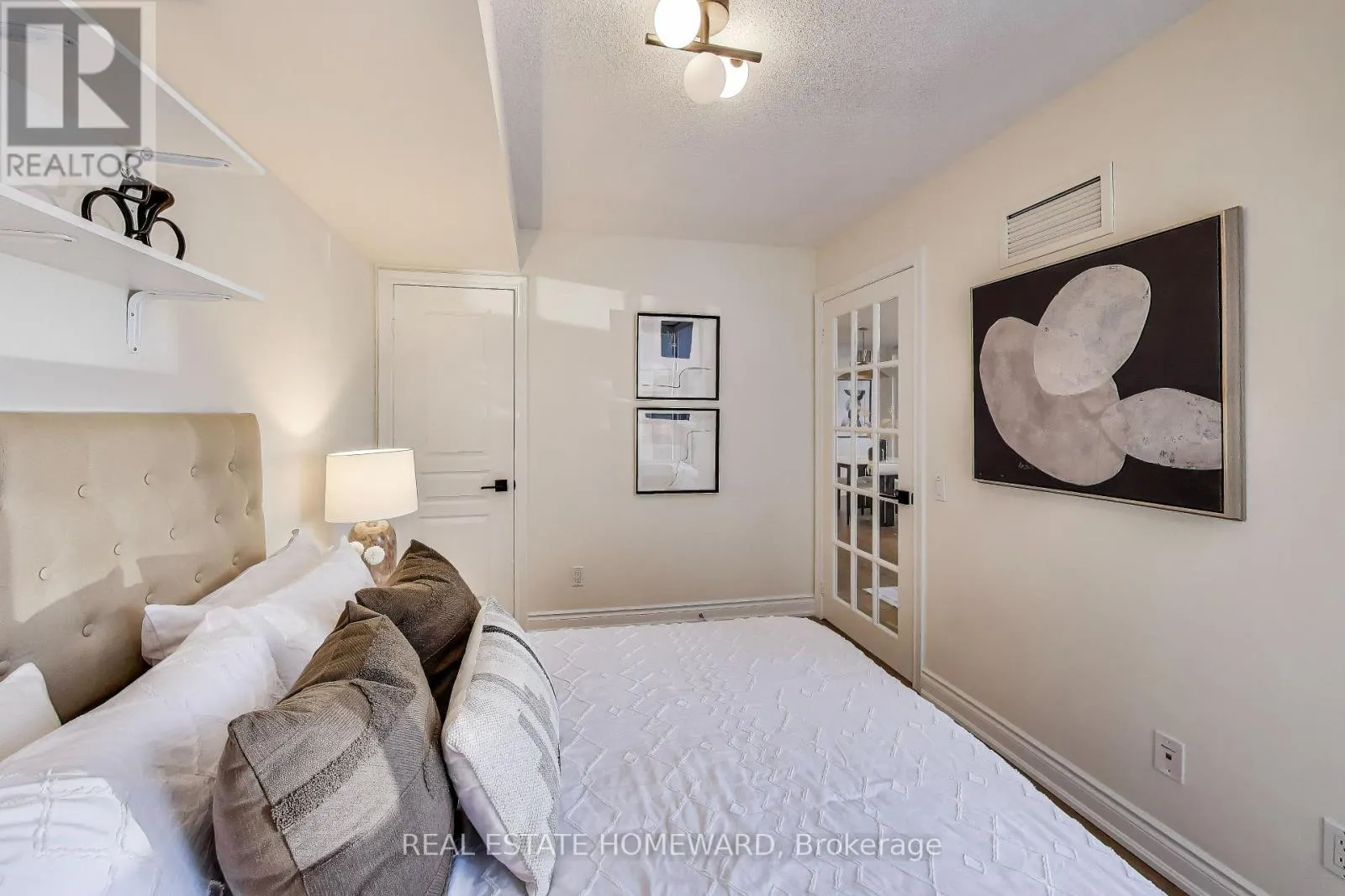 411 - 5 NORTHTOWN WAY