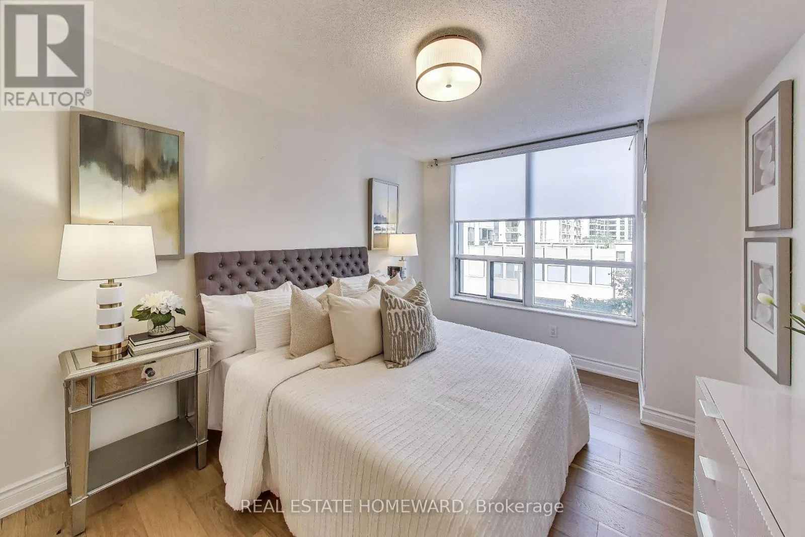 411 - 5 NORTHTOWN WAY