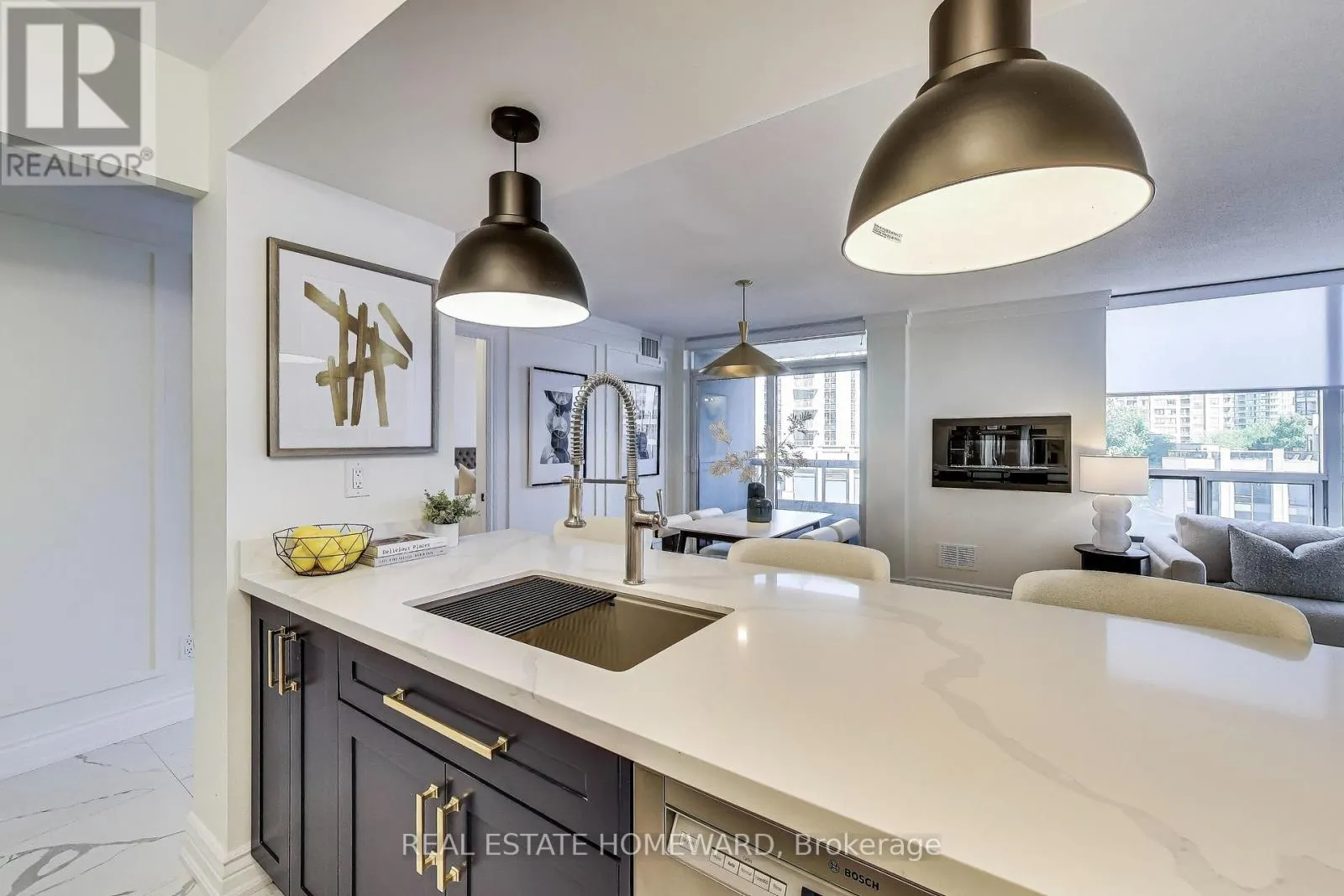 411 - 5 NORTHTOWN WAY