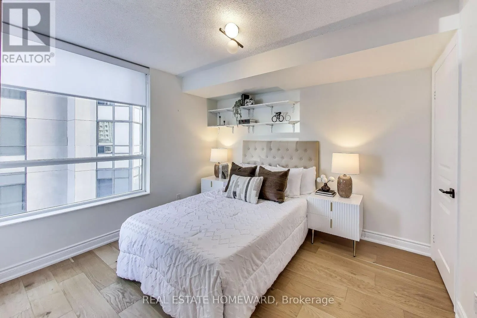 411 - 5 NORTHTOWN WAY