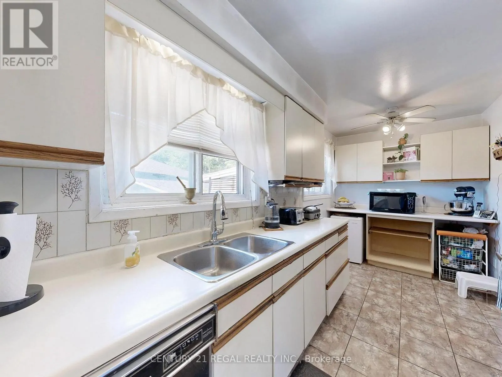 94 BILLINGTON CRESCENT