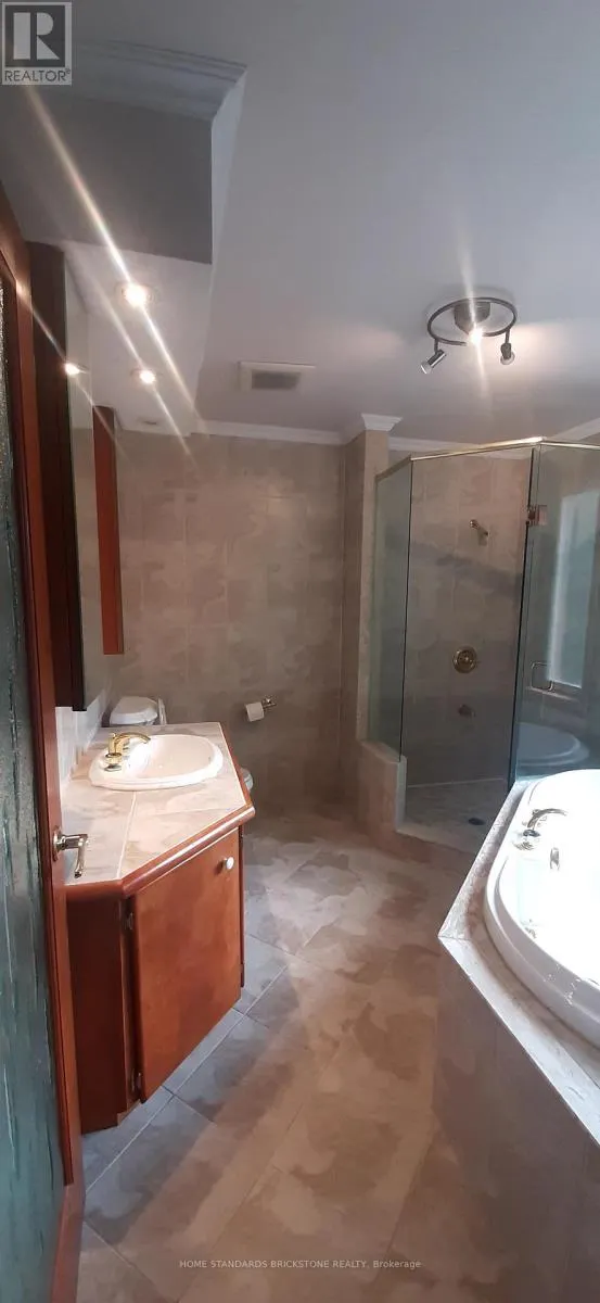UNIT B - 5 FINCHURST DRIVE