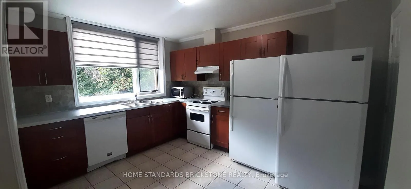 UNIT B - 5 FINCHURST DRIVE