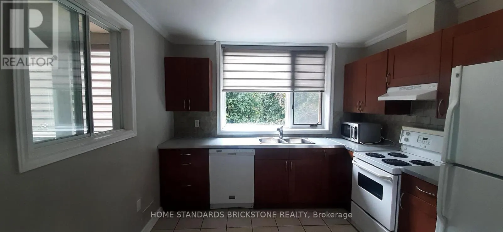 UNIT B - 5 FINCHURST DRIVE