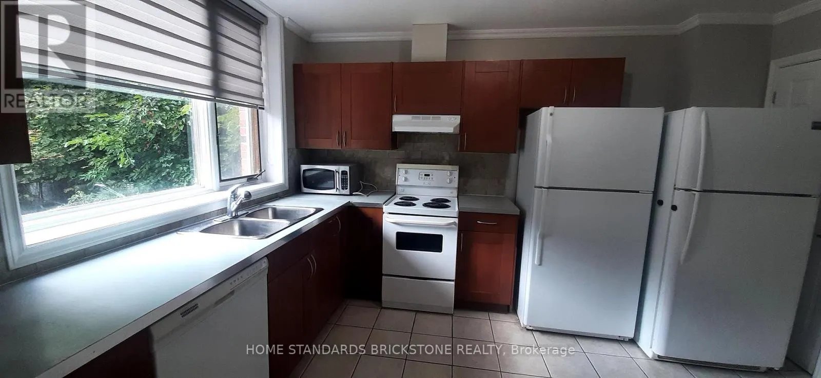 UNIT B - 5 FINCHURST DRIVE