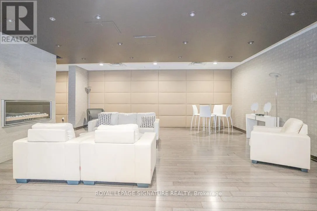 728 - 120 DALLIMORE CIRCLE