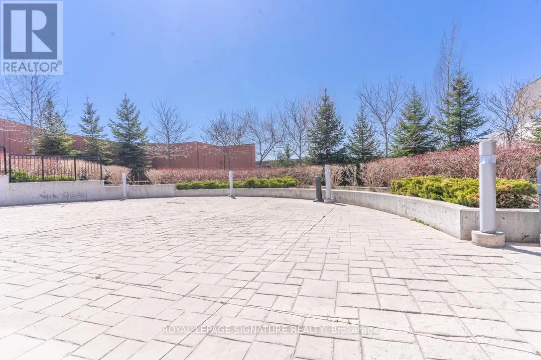728 - 120 DALLIMORE CIRCLE