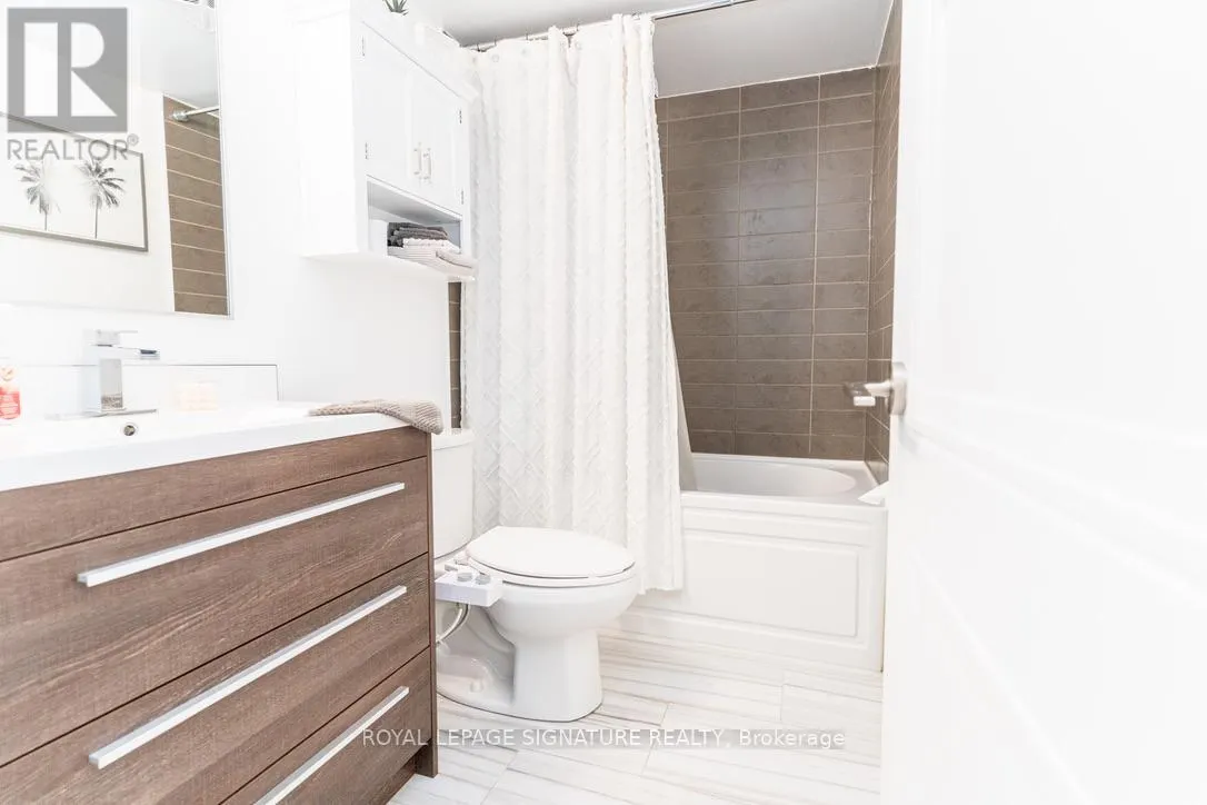 728 - 120 DALLIMORE CIRCLE