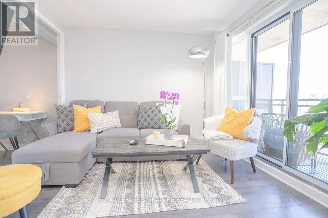 728 - 120 DALLIMORE CIRCLE