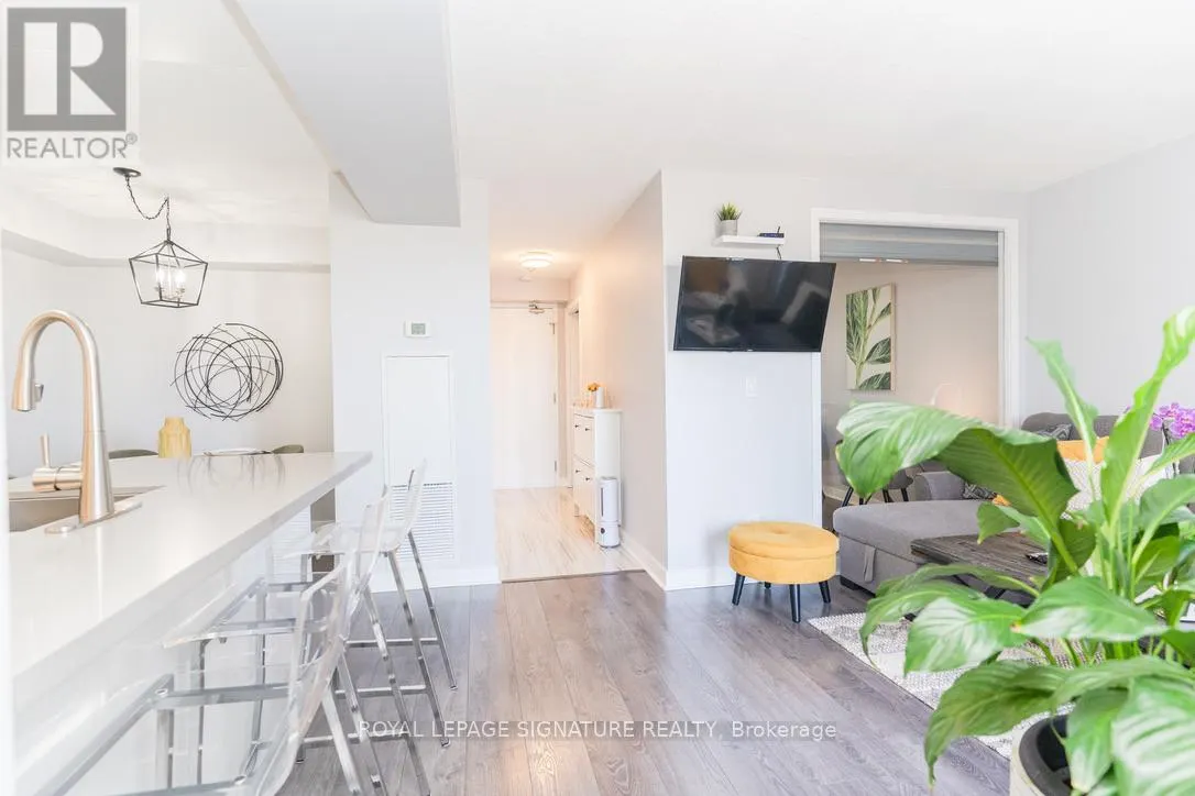 728 - 120 DALLIMORE CIRCLE