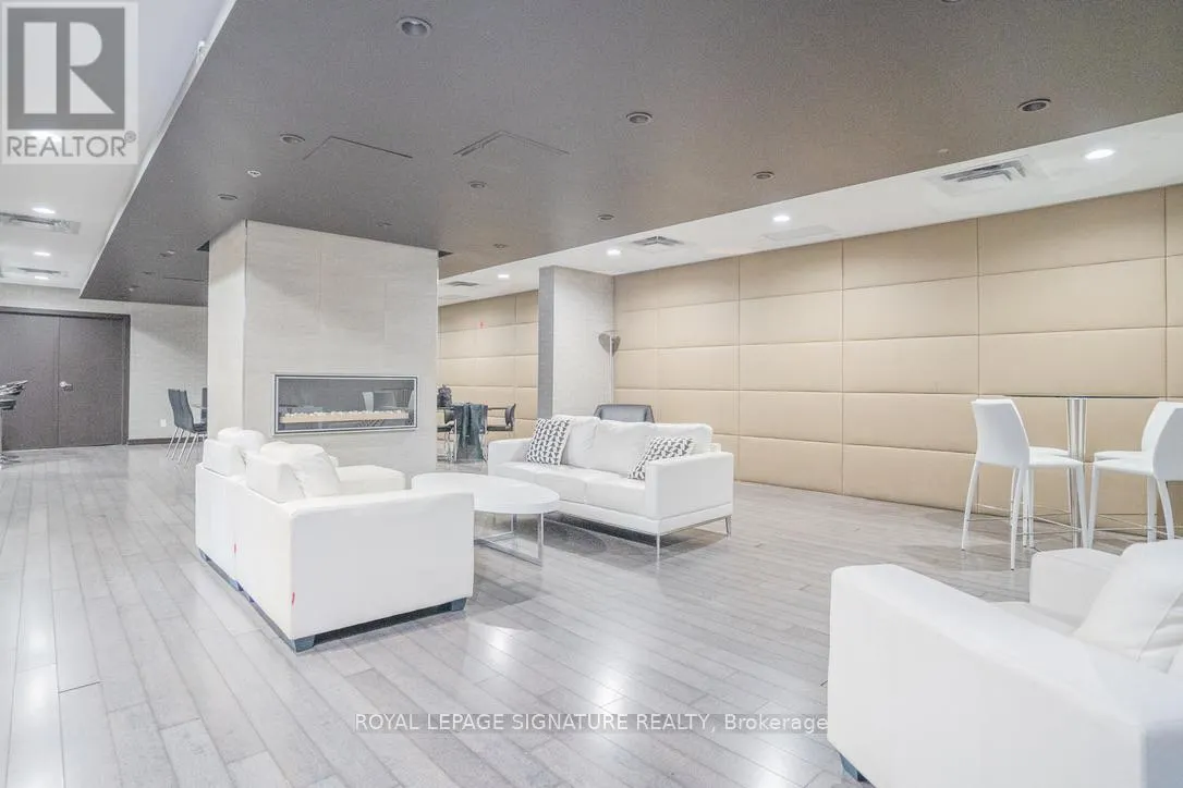 728 - 120 DALLIMORE CIRCLE