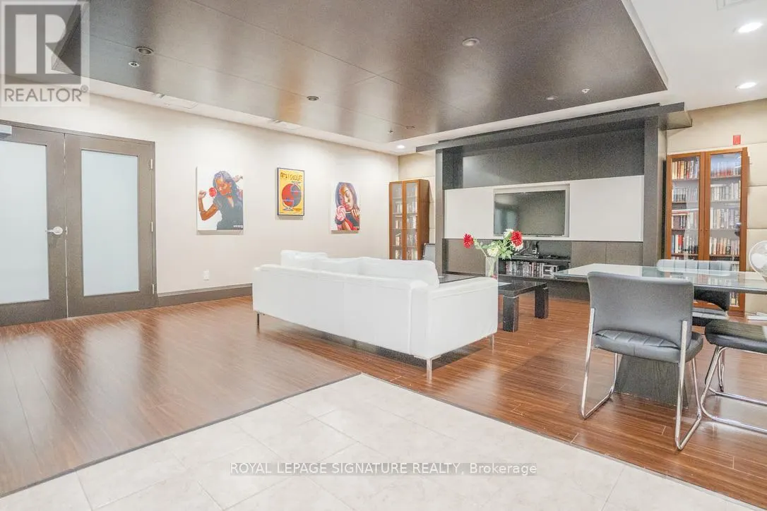 728 - 120 DALLIMORE CIRCLE