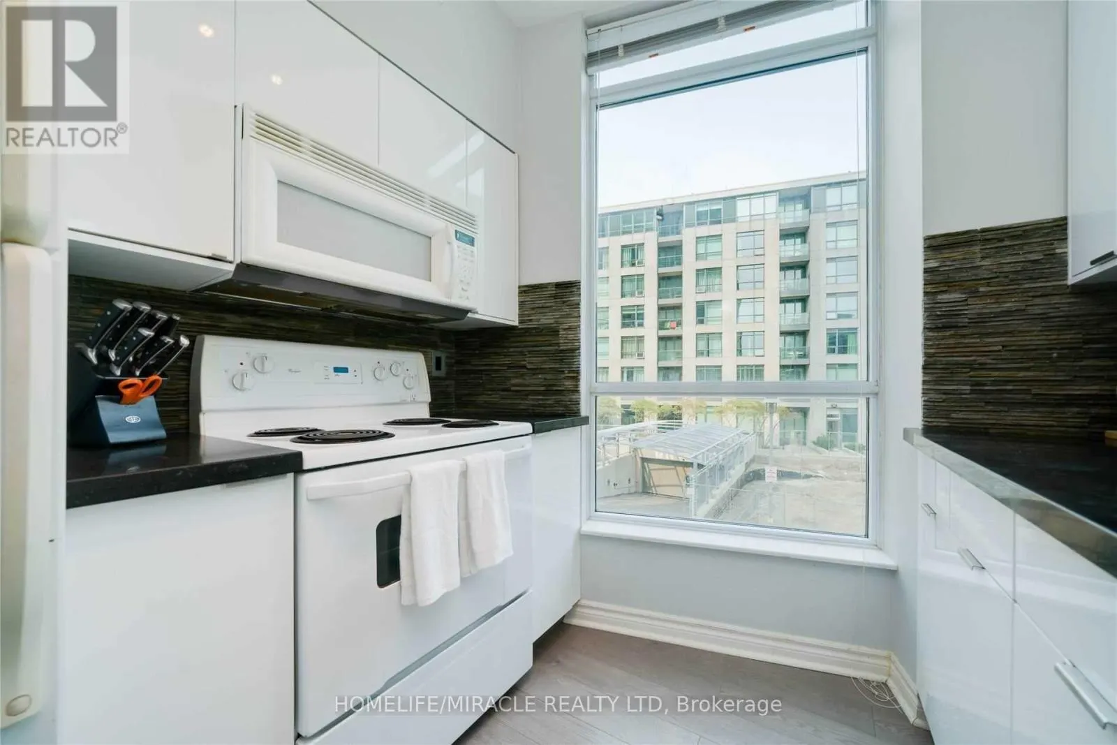 203 - 219 FORT YORK BOULEVARD