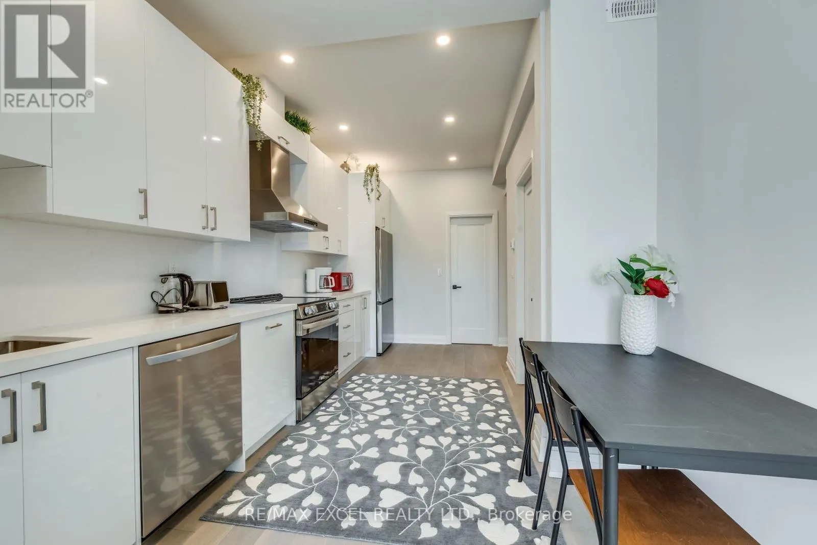 UNIT A - 923 COLLEGE STREET