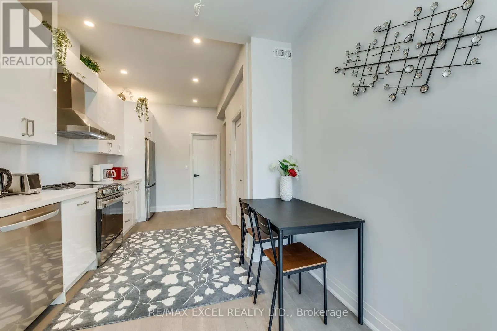 UNIT A - 923 COLLEGE STREET