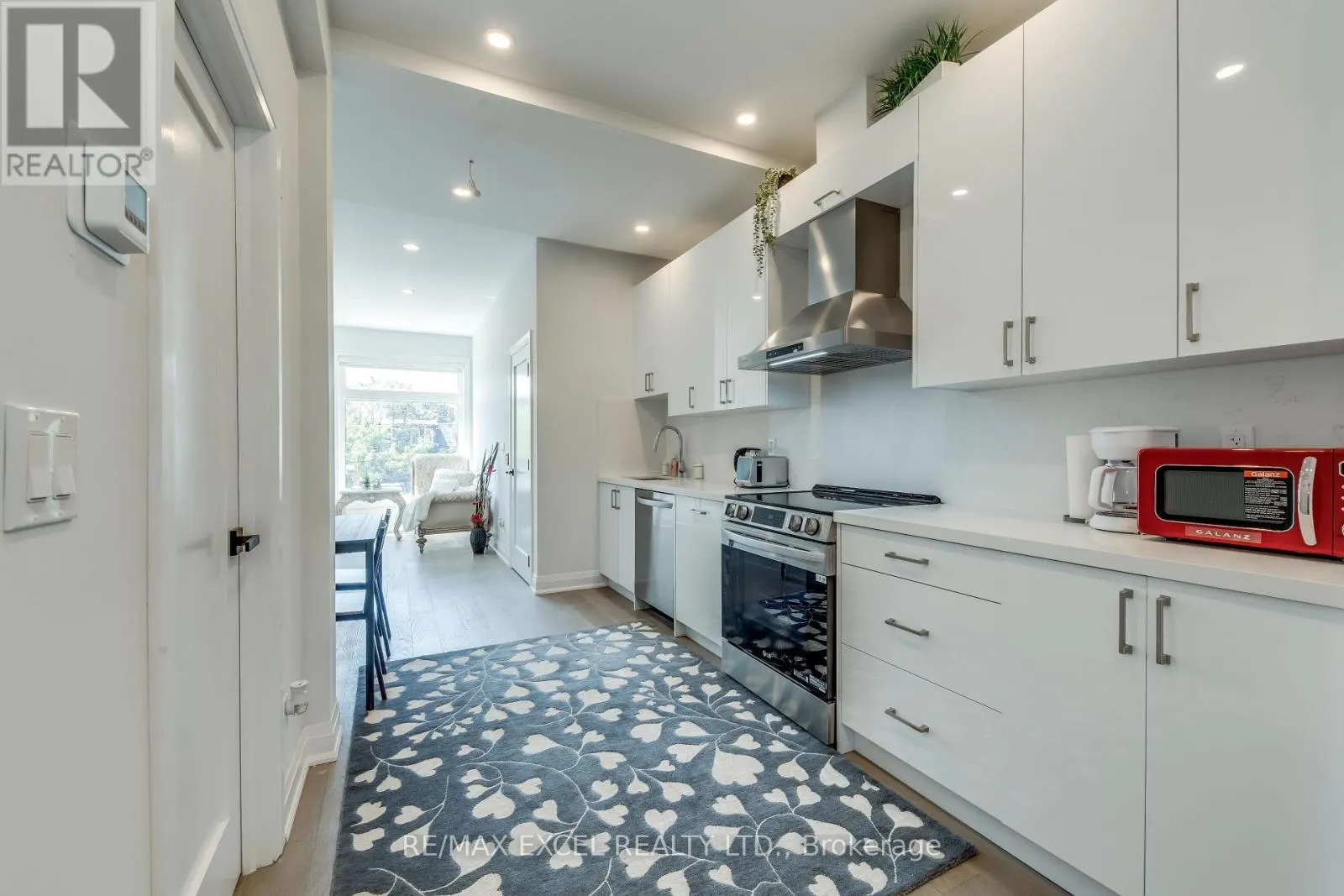 UNIT A - 923 COLLEGE STREET