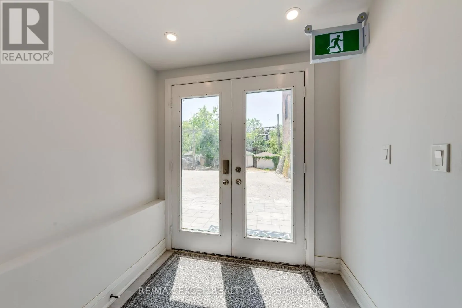 UNIT A - 923 COLLEGE STREET