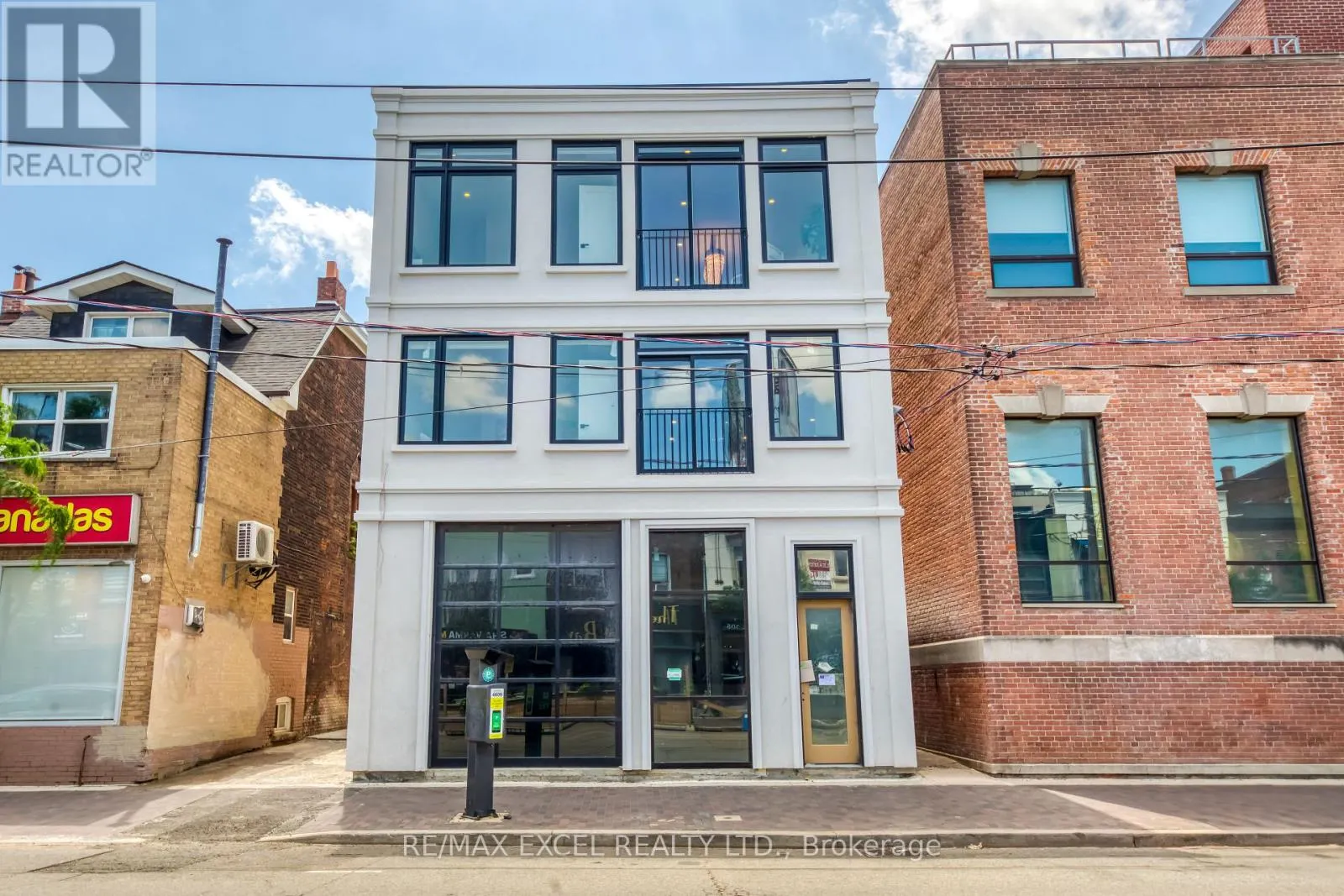 UNIT A - 923 COLLEGE STREET
