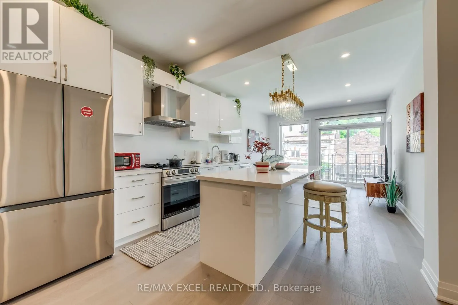 UNIT B - 923 COLLEGE STREET