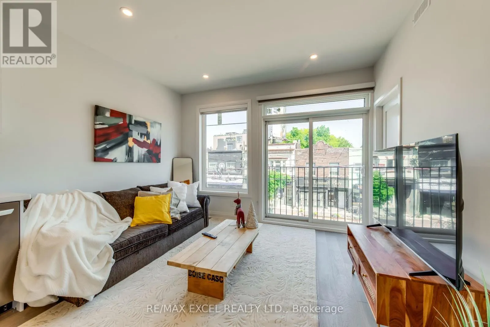 UNIT B - 923 COLLEGE STREET
