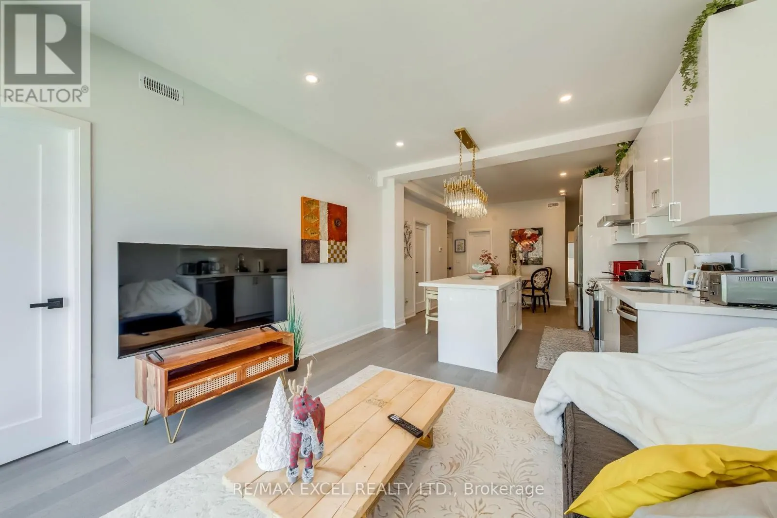 UNIT B - 923 COLLEGE STREET