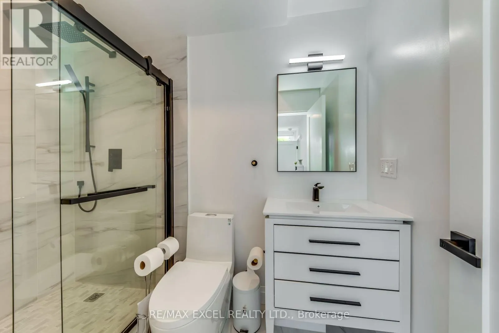 UNIT B - 923 COLLEGE STREET