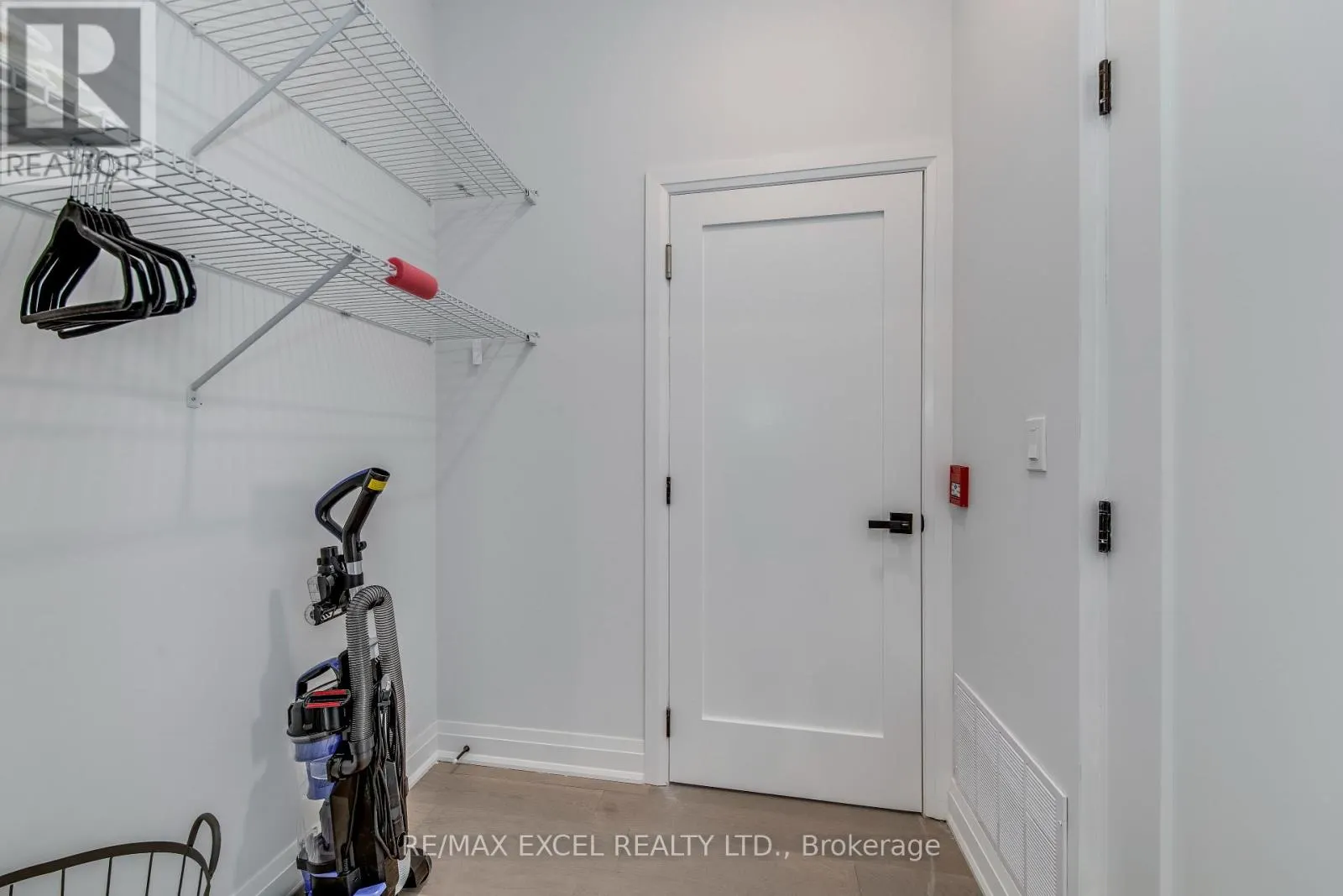 UNIT B - 923 COLLEGE STREET