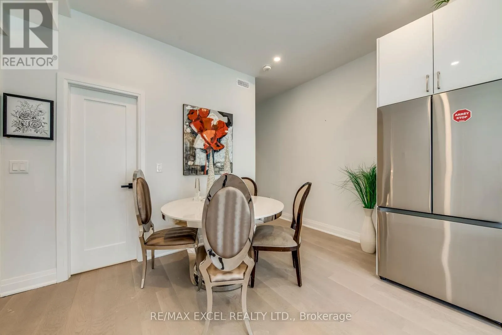 UNIT B - 923 COLLEGE STREET
