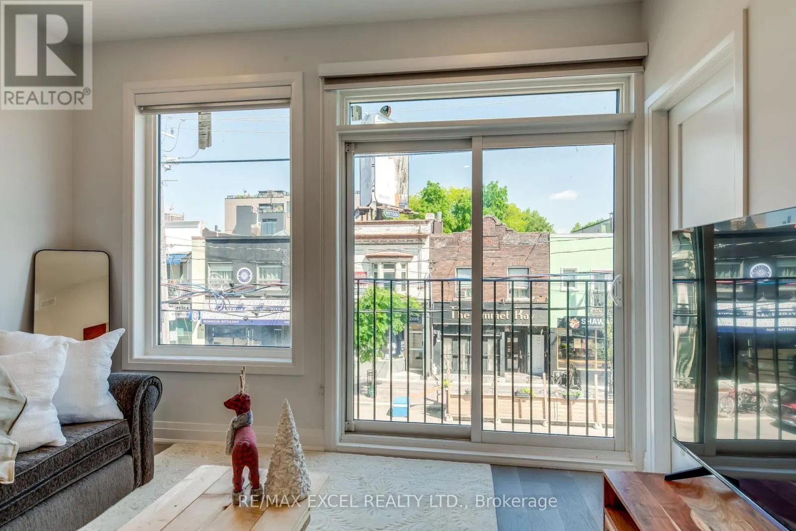 UNIT B - 923 COLLEGE STREET