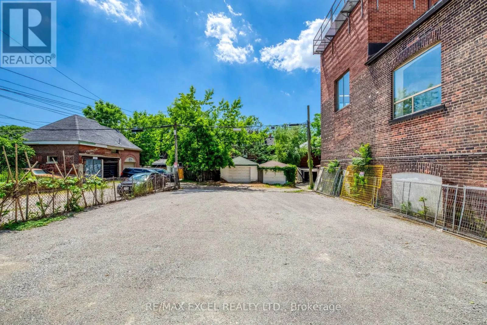 UNIT B - 923 COLLEGE STREET
