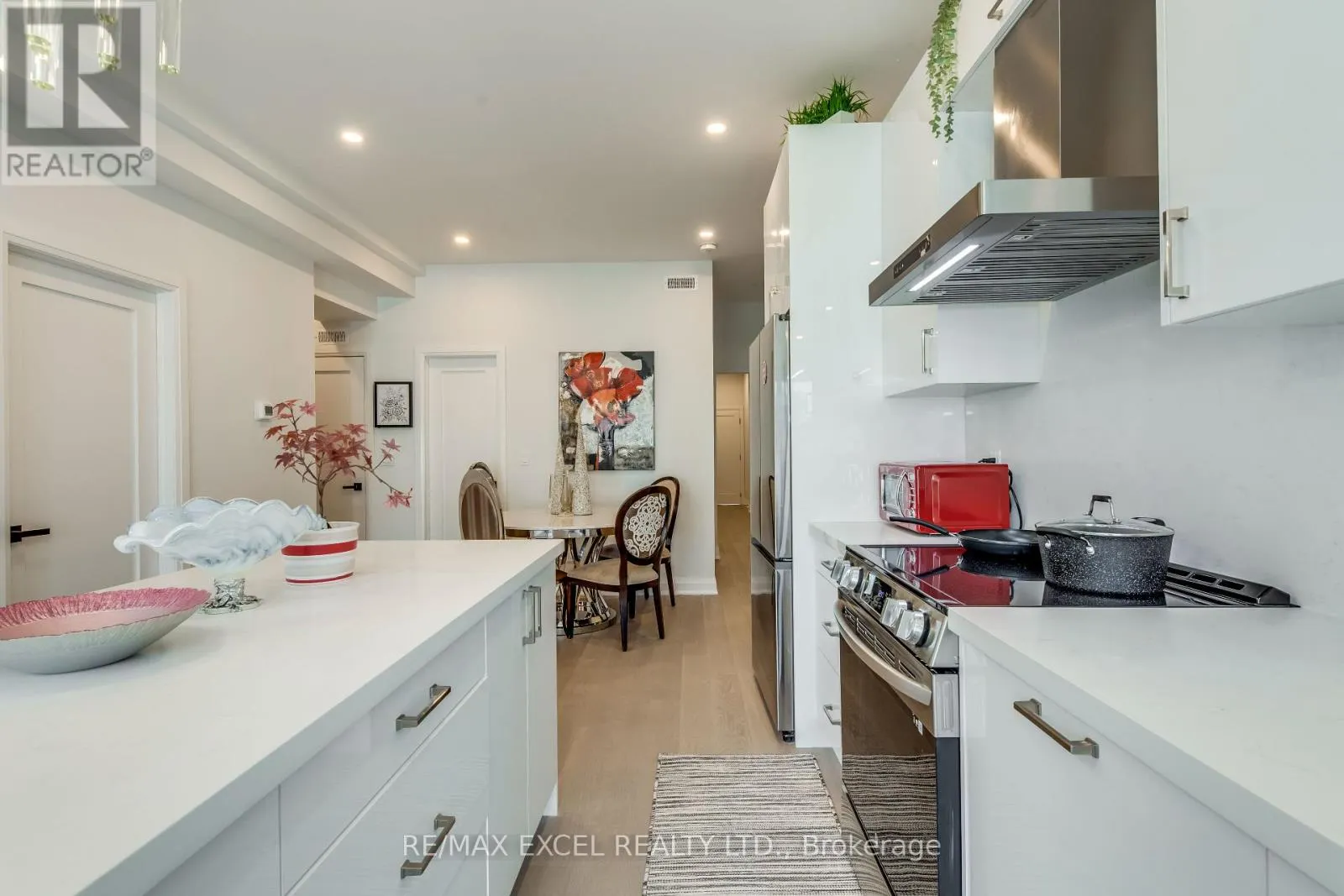 UNIT B - 923 COLLEGE STREET