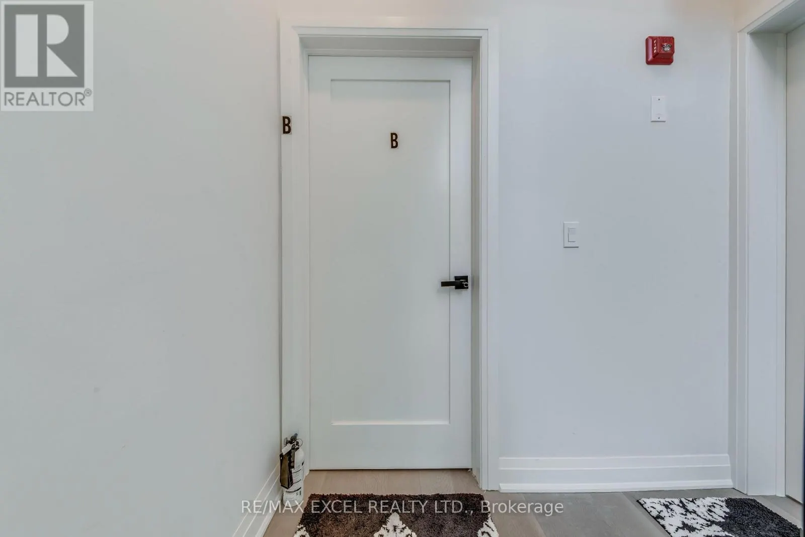 UNIT B - 923 COLLEGE STREET