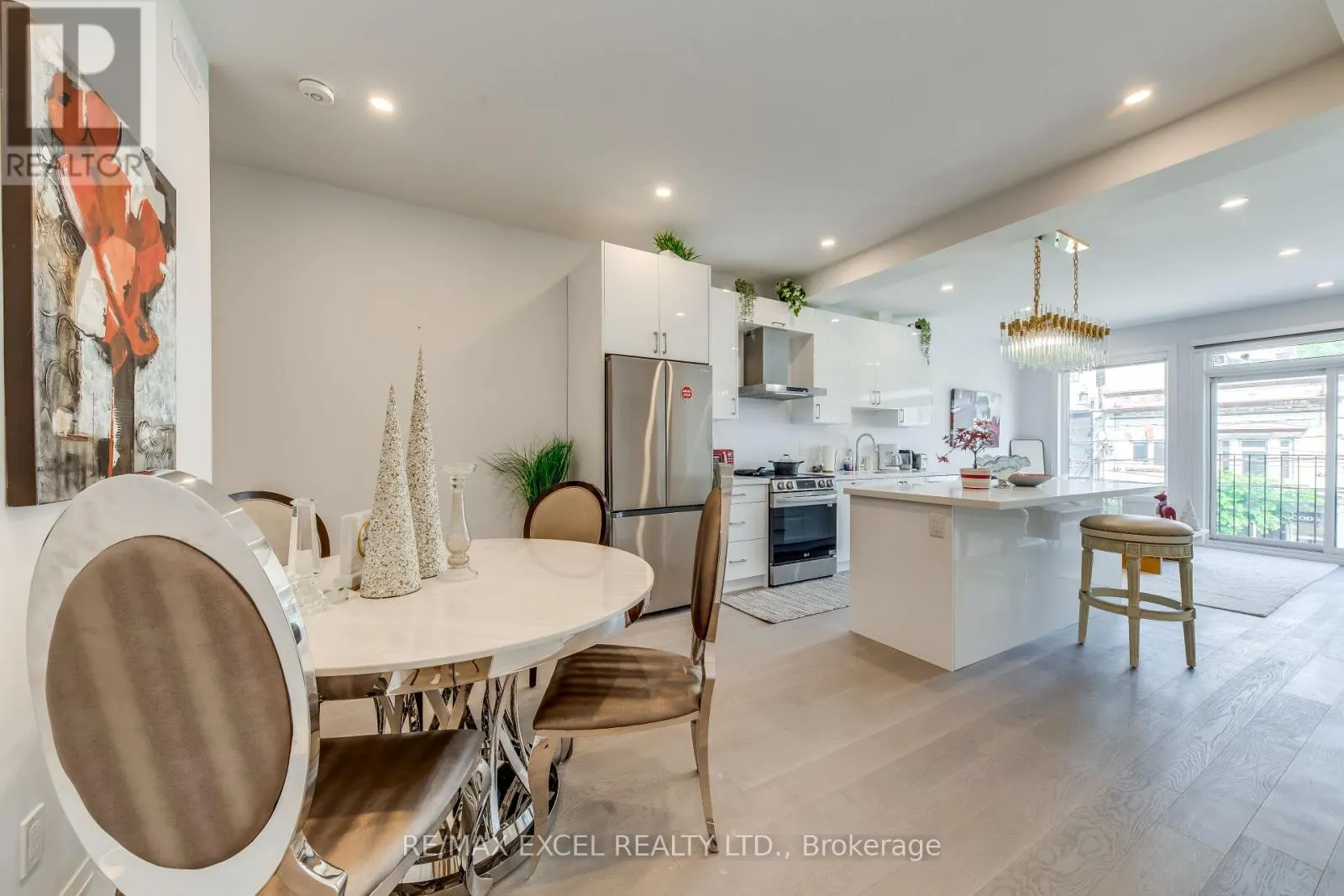 UNIT B - 923 COLLEGE STREET