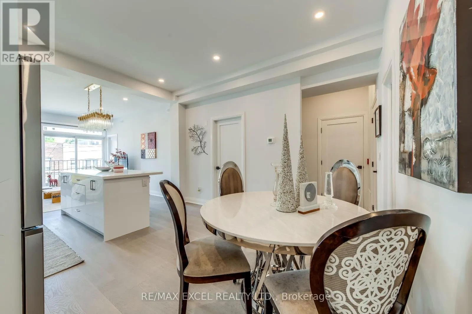 UNIT B - 923 COLLEGE STREET