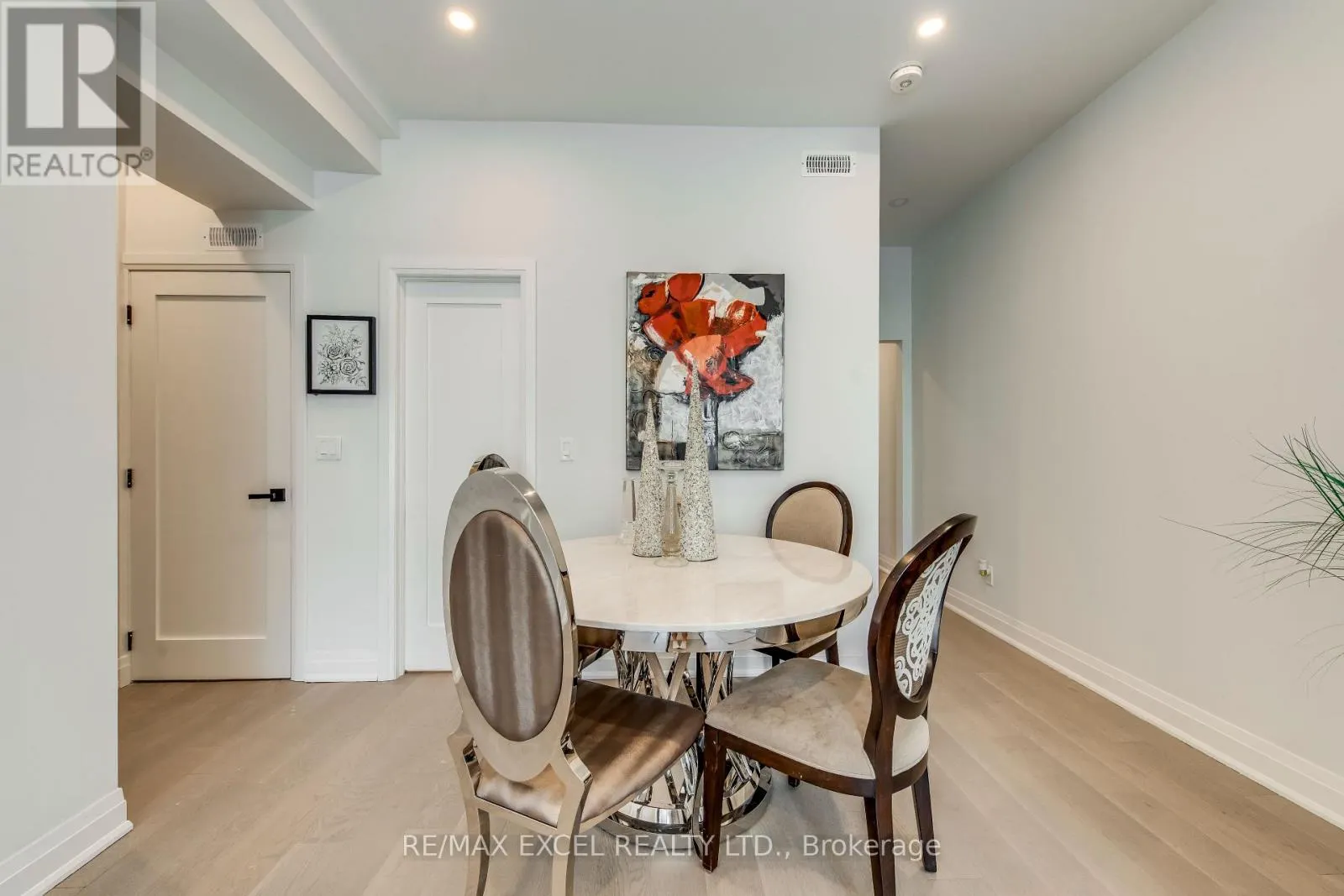UNIT B - 923 COLLEGE STREET
