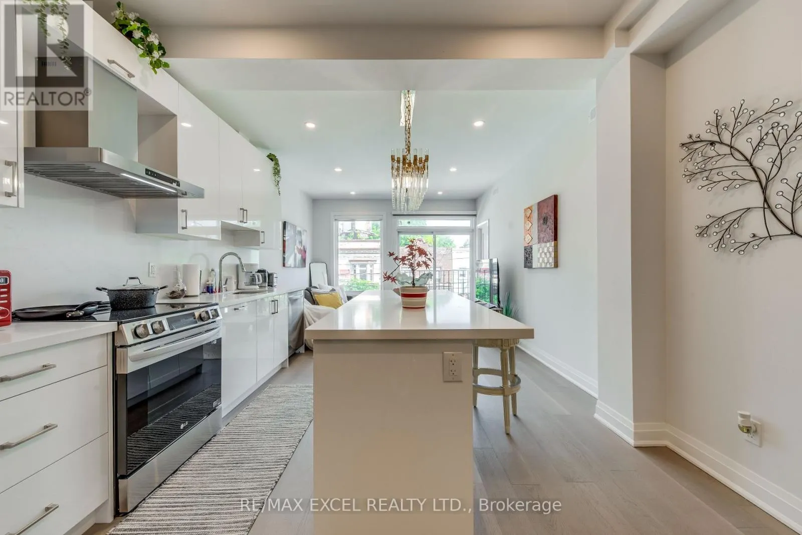 UNIT B - 923 COLLEGE STREET